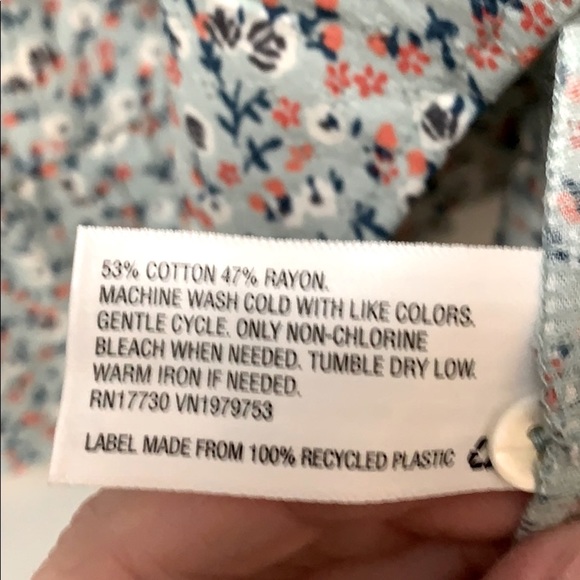 NEW! Micro Floral Pattern Ruffle Edge Top Medium - Picture 4 of 4